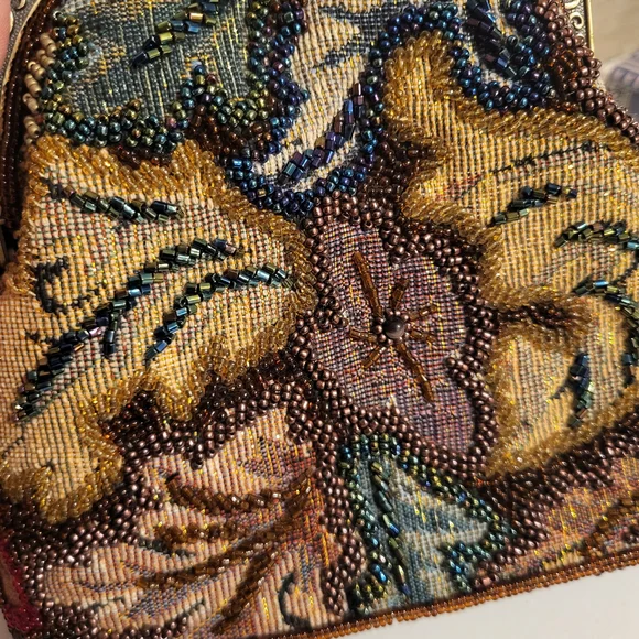 Kisslock Floral Beaded Shoulder Bag - Picture 7 of 9